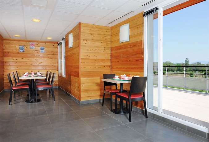 Imagen del bar/restaurante del Hotel Séjours Et Affaires Les Rives Du Leman - Gex. Foto 3