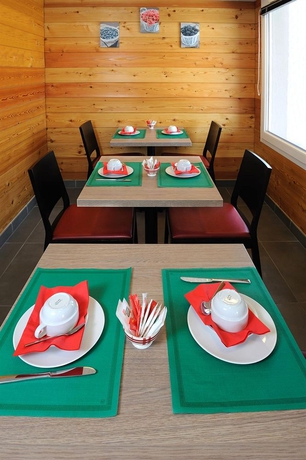 Imagen del bar/restaurante del Hotel Séjours Et Affaires Les Rives Du Leman - Gex. Foto 5