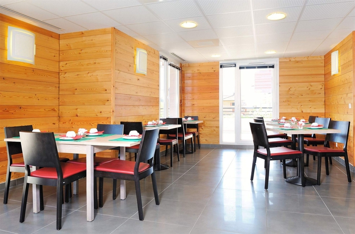 Imagen del bar/restaurante del Hotel Séjours Et Affaires Les Rives Du Leman - Gex. Foto 6