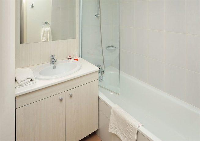 Imagen de la habitación del Hotel Séjours Et Affaires Les Rives Du Leman - Gex. Foto 7