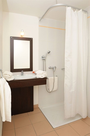 Imagen de la habitación del Hotel Séjours Et Affaires Les Rives Du Leman - Gex. Foto 8