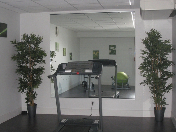 Imagen de los interiores del Hotel Séjours Et Affaires Les Rives Du Leman - Gex. Foto 16