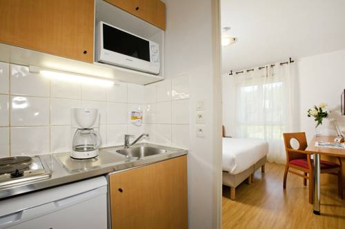 Imagen de la habitación del Hotel Séjours & Affaires Annecy Le Pont Neuf. Foto 5