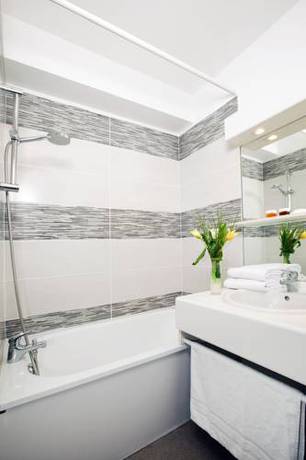 Imagen de la habitación del Hotel Séjours & Affaires Annecy Le Pont Neuf. Foto 6