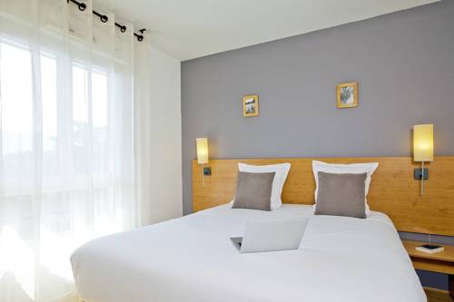 Imagen de la habitación del Hotel Séjours & Affaires Annecy Le Pont Neuf. Foto 10