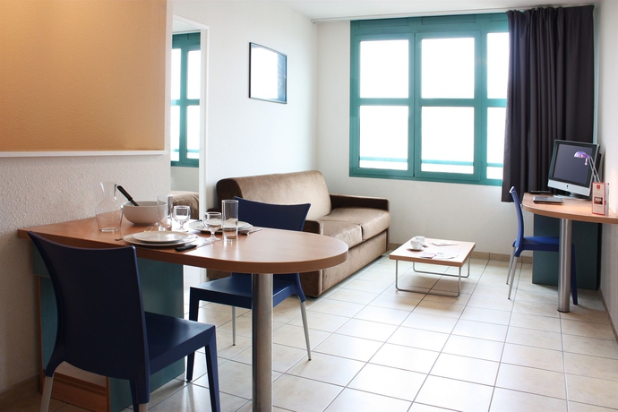 Imagen de los interiores del Hotel Séjours & Affaires Rive Gauche - Serris. Foto 9