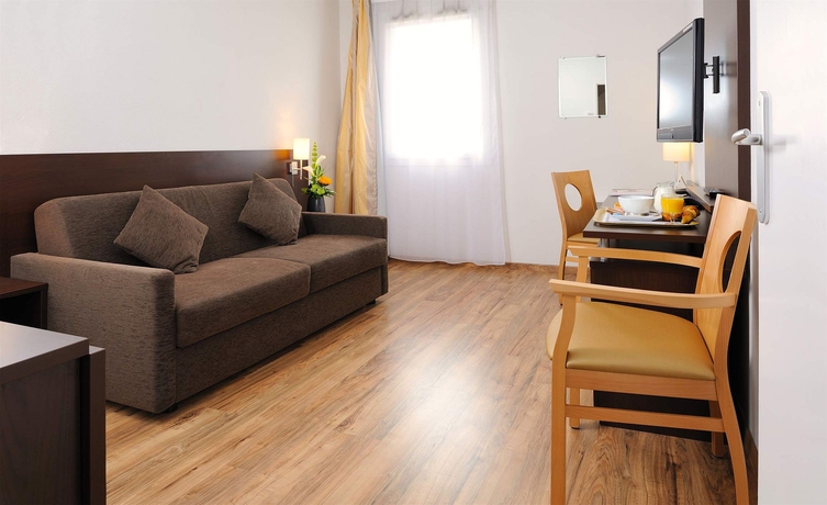 Imagen de los interiores del Hotel Séjours and Affaires Caen Le Clos Beaumois. Foto 11