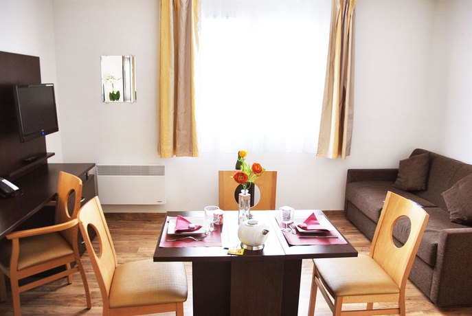 Imagen de los interiores del Hotel Séjours and Affaires Caen Le Clos Beaumois. Foto 14