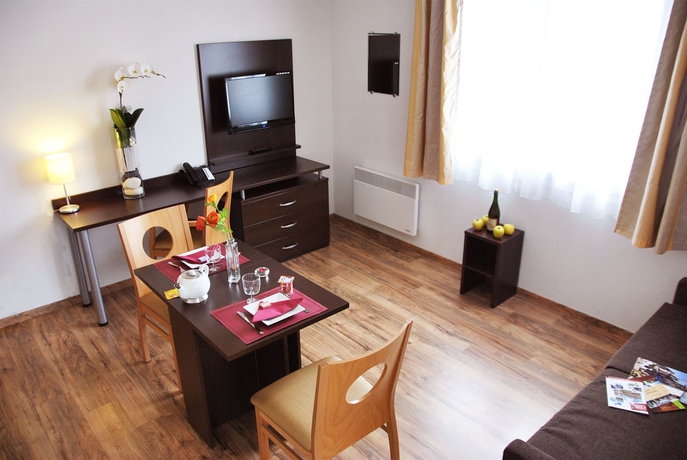 Imagen de los interiores del Hotel Séjours and Affaires Caen Le Clos Beaumois. Foto 15