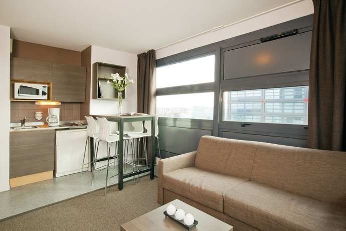 Imagen de los interiores del Hotel Séjours and Affaires Lille Europe. Foto 12