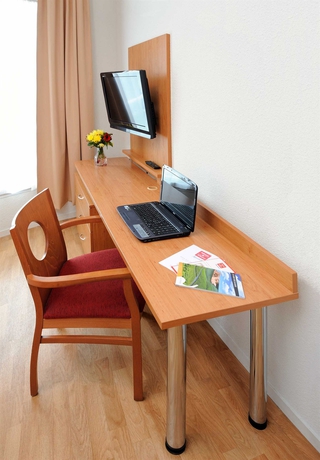 Imagen de los interiores del Hotel Séjours and Affaires Reims Clairmarais. Foto 7