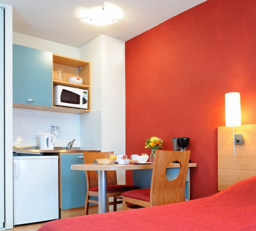 Imagen de la habitación del Hotel Séjours and Affaires Reims Clairmarais. Foto 3
