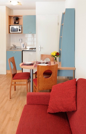 Imagen de la habitación del Hotel Séjours and Affaires Reims Clairmarais. Foto 6