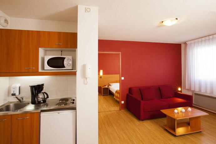 Imagen general del Hotel Séjours and Affaires Saint Genis. Foto 7