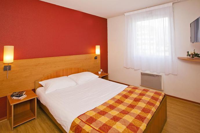 Imagen general del Hotel Séjours and Affaires Saint Genis. Foto 9