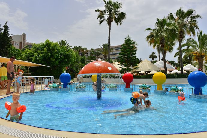 Imagen de la piscina del Hotel Seaden Corolla. Foto 10