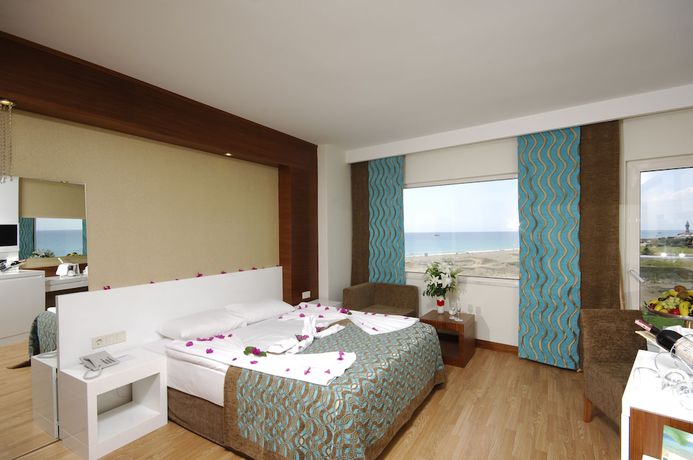 Imagen de la habitación del Hotel Seaden Sea World Resort and Spa. Foto 9