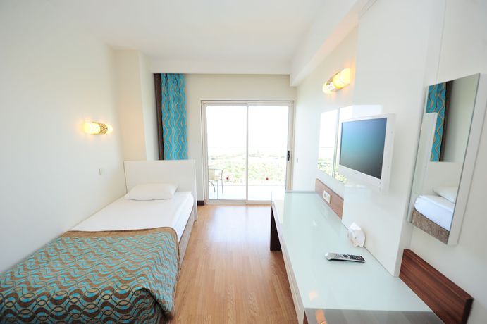 Imagen de la habitación del Hotel Seaden Sea World Resort and Spa. Foto 10