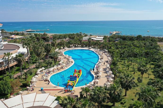 Imagen de la habitación del Hotel Seaden Sea World Resort and Spa. Foto 11
