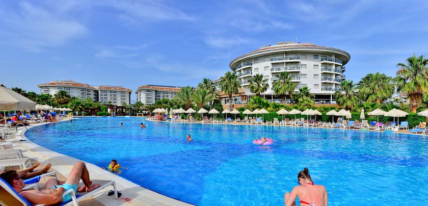 Imagen de la piscina del Hotel Seaden Sea World Resort and Spa. Foto 12