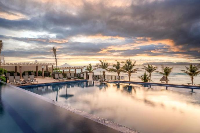 Imagen de la piscina del Hotel Seadust Cancun All Inclusive Family Resort. Foto 12