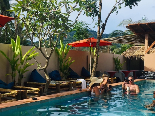 Imagen de la piscina del Hotel Seaesta Beach. Foto 16