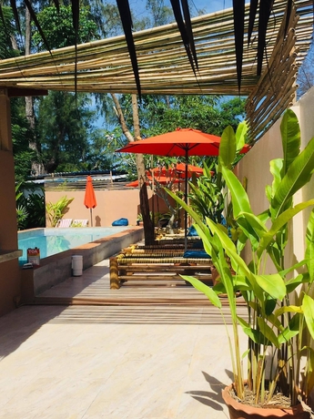 Imagen de la piscina del Hotel Seaesta Beach. Foto 17