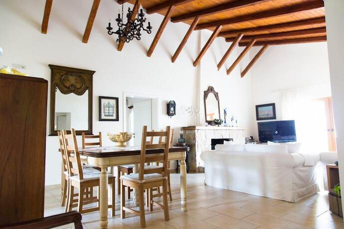Imagen general del Hotel Seafront Luxury Villa w 5-en Suite BR BBQ. Foto 8