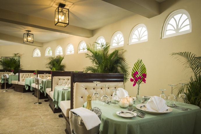 Imagen del bar/restaurante del Hotel Seagarden Beach Resort - All Inclusive. Foto 5