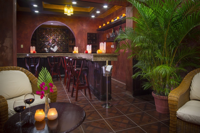 Imagen del bar/restaurante del Hotel Seagarden Beach Resort - All Inclusive. Foto 7