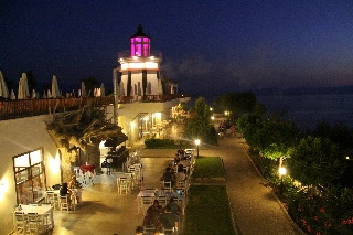 Imagen del bar/restaurante del Hotel Sealight Resort. Foto 3