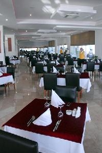 Imagen del bar/restaurante del Hotel Sealight Resort. Foto 4