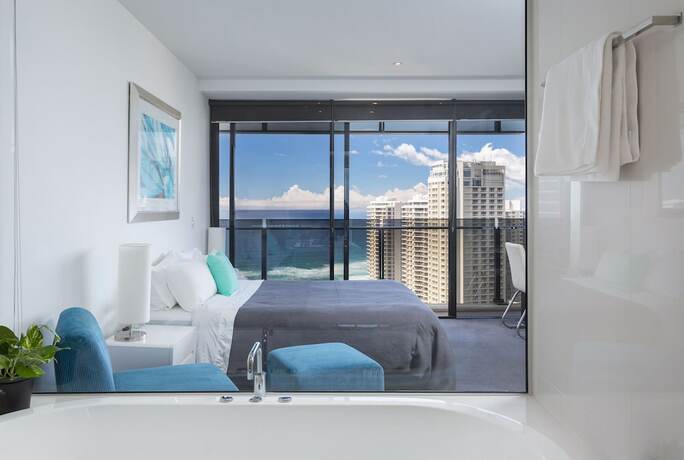 Imagen de la habitación del Hotel Sealuxe Central Surfer Paradise Spacious Deluxe Ocean View King Spa Apartment. Foto 25