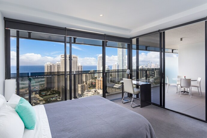 Imagen de la habitación del Hotel Sealuxe Central Surfer Paradise Spacious Deluxe Ocean View King Spa Apartment. Foto 31