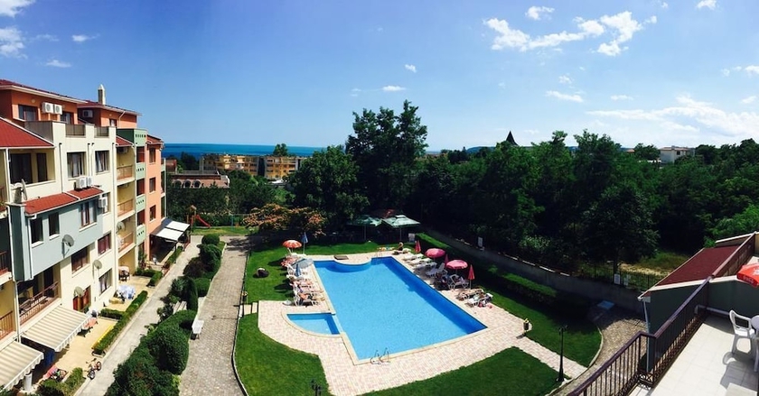 Imagen de la piscina del Hotel Seapark Homes Neshkov. Foto 18