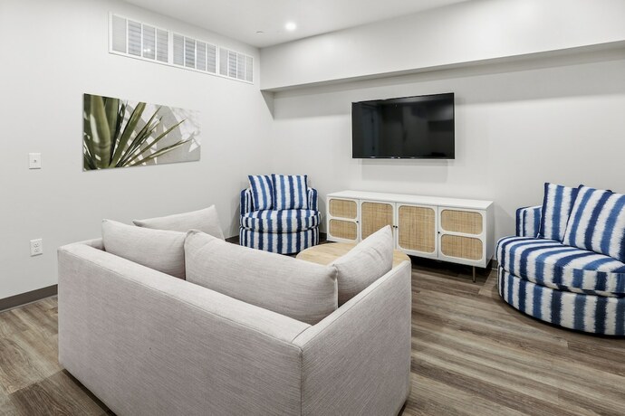 Imagen de la habitación del Hotel Seaport Suites. Foto 8