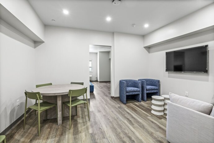 Imagen de la habitación del Hotel Seaport Suites. Foto 12