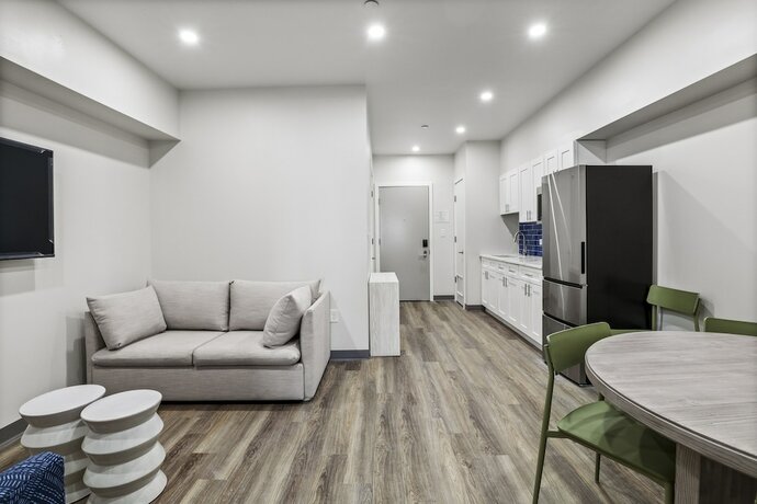 Imagen de la habitación del Hotel Seaport Suites. Foto 13