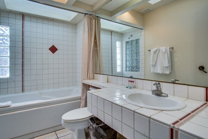 Imagen de la habitación del Hotel Seaport Village Inn Avalon. Foto 33