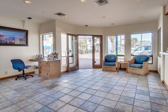 Imagen de los interiores del Hotel Seaport Village Inn Avalon. Foto 38