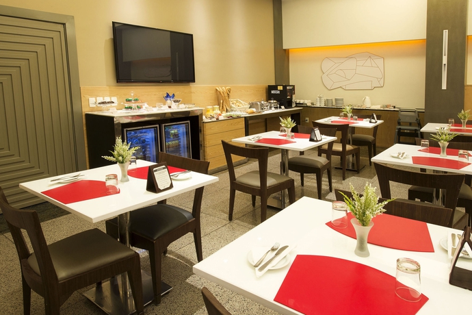 Imagen del bar/restaurante del Hotel Seara Praia. Foto 3