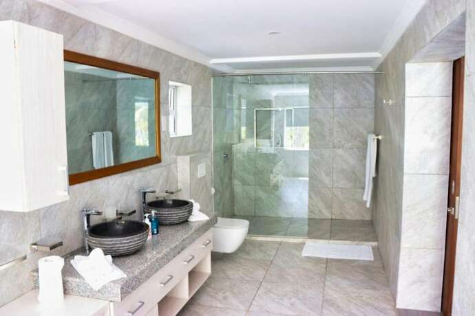 Imagen general del Hotel Searenity Beach Villa. Foto 1