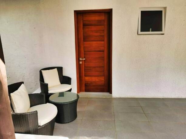 Imagen general del Hotel Searenity Beach Villa. Foto 16
