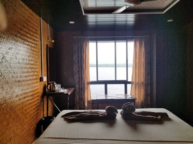 Imagen de la habitación del Hotel Seascape Floating Paradise. Foto 11