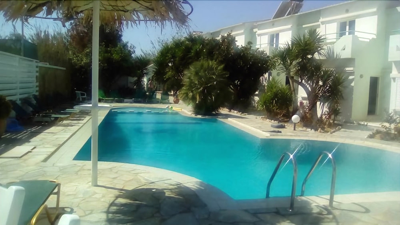 Imagen de la piscina del Hotel Seashell Apartments, Platanias. Foto 13