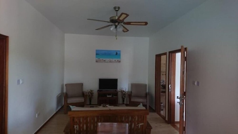 Imagen de la habitación del Hotel Seashell Beach Villa. Foto 3