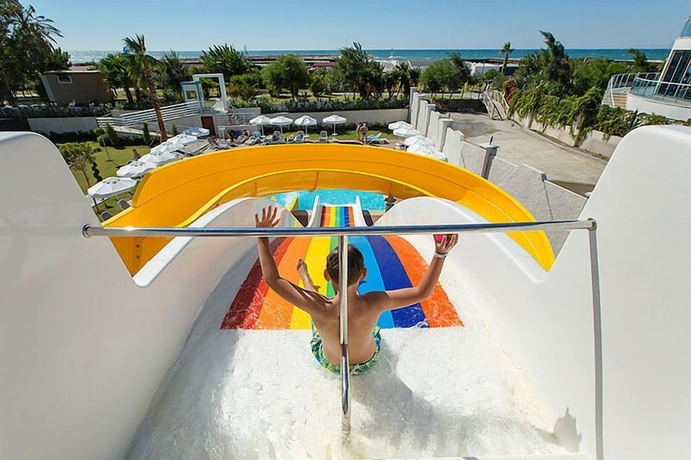 Imagen de la piscina del Hotel Seashell Resort and Spa. Foto 18