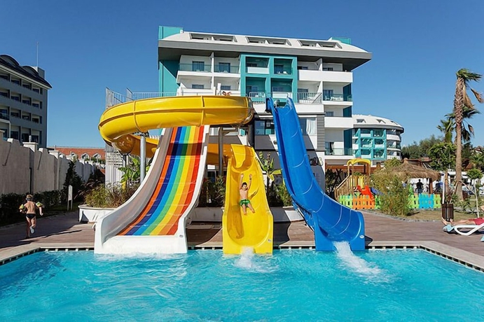 Imagen de la piscina del Hotel Seashell Resort and Spa. Foto 19
