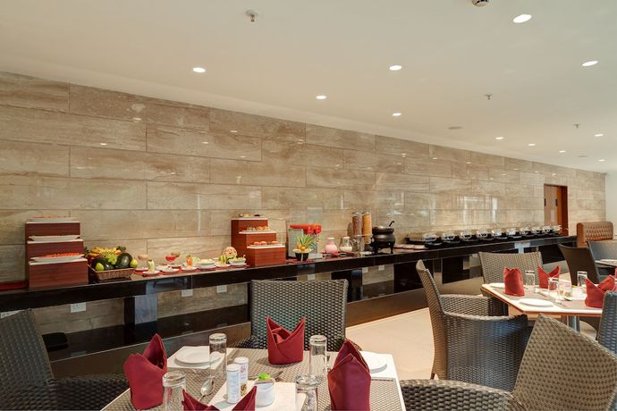 Imagen del bar/restaurante del Hotel Seashell Suites And Villas. Foto 3