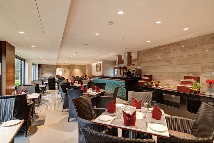 Imagen del bar/restaurante del Hotel Seashell Suites And Villas. Foto 4